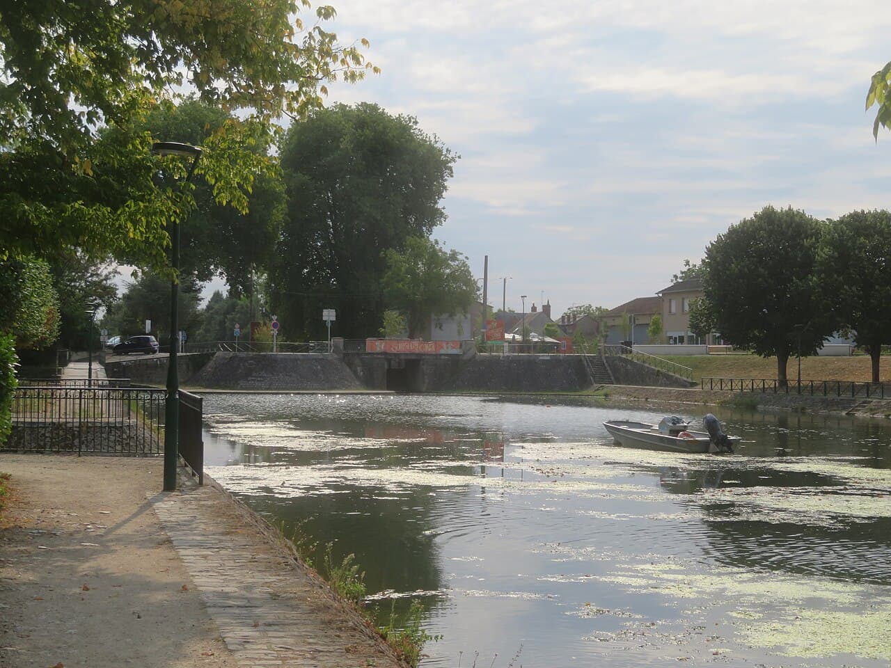 Écluse du canal de Berry à Vierzon